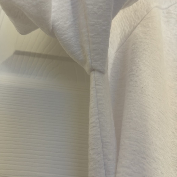 Banana Republic White wrap shirt NWOT. Size Medium - Picture 4 of 5